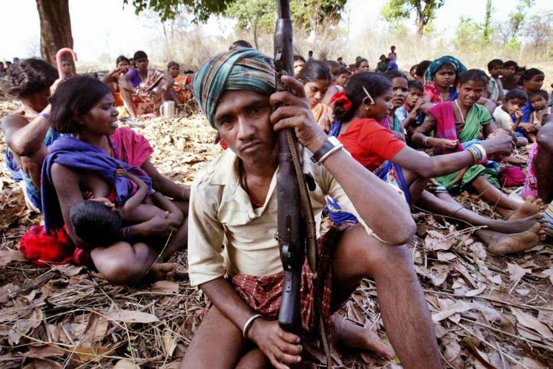 mustafa-quraishi_maoists-01