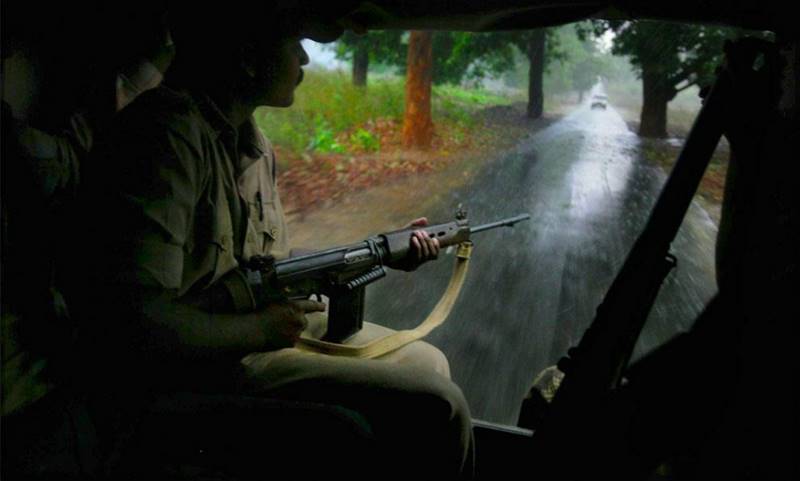 mustafa-quraishi_maoists-04