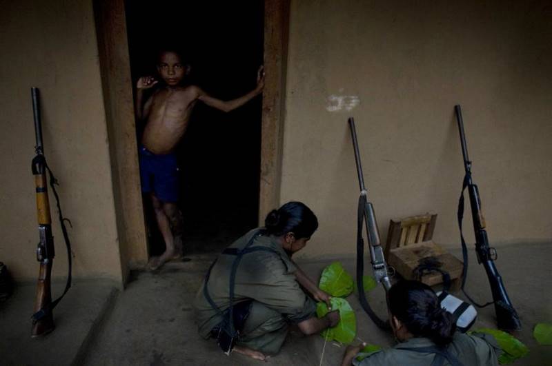 mustafa-quraishi_maoists-05