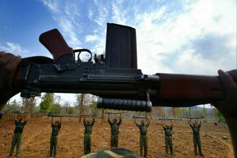 mustafa-quraishi_maoists-06