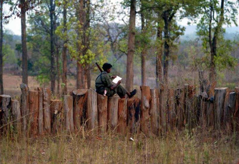 mustafa-quraishi_maoists-11