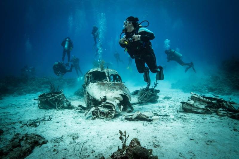 wrecked-underwater-01