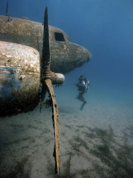 wrecked-underwater-02