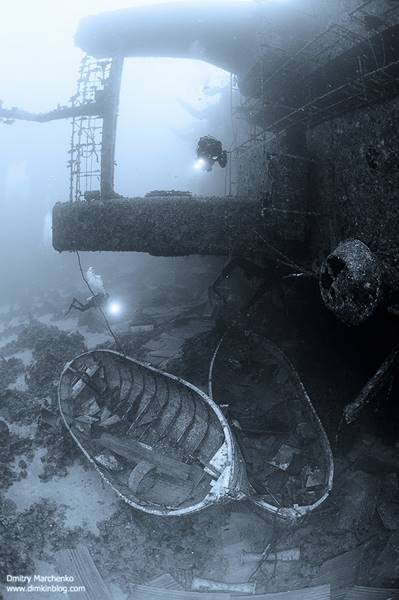 wrecked-underwater-03