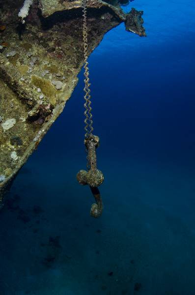 wrecked-underwater-04