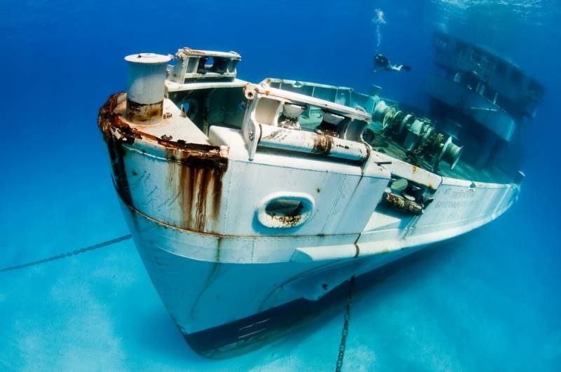 wrecked-underwater-05