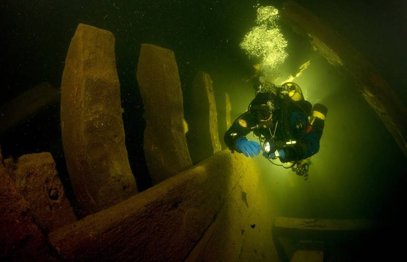 wrecked-underwater-06