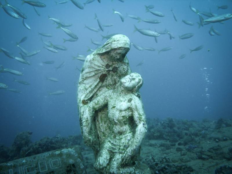 wrecked-underwater-11